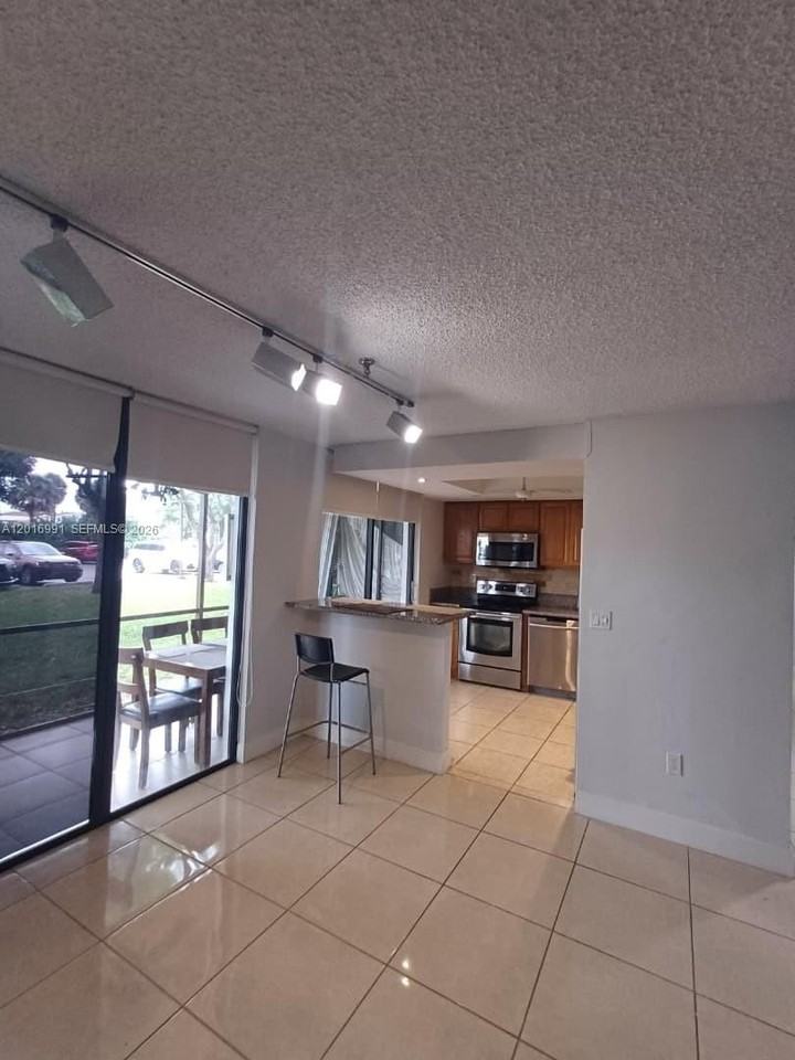 665 Ne 195th St #119 - Photo 7 of 27
