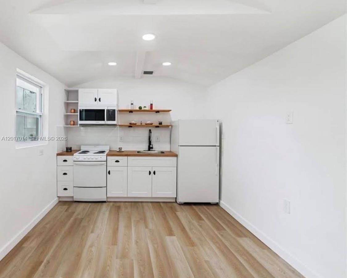 954 Nw 75th St #B - Photo 2 of 11
