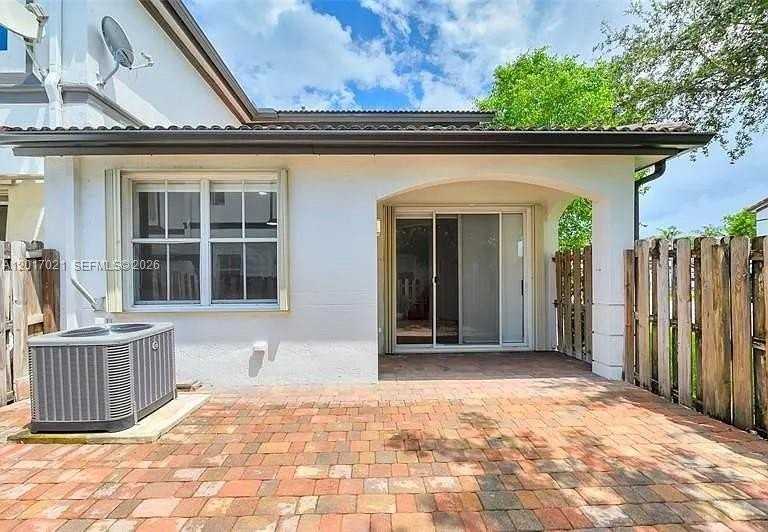 7772 Nw 114th Pl #0 - Photo 6 of 42