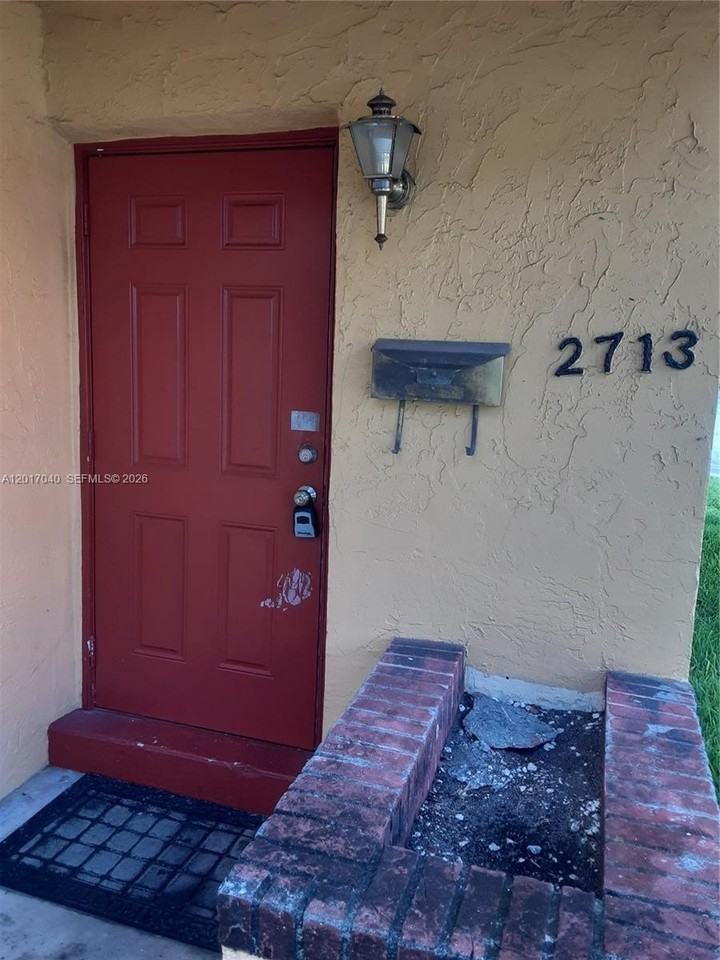 2713 Nw 47th Ter #504 - Photo 2 of 13