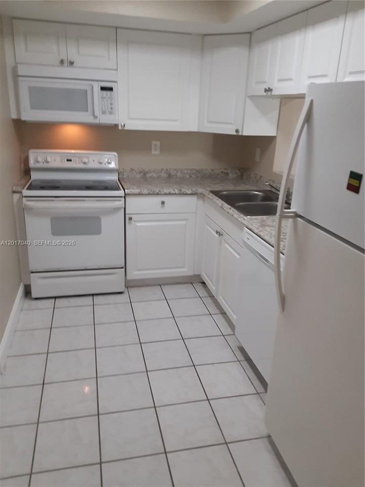 2713 Nw 47th Ter #504 - Photo 3 of 13