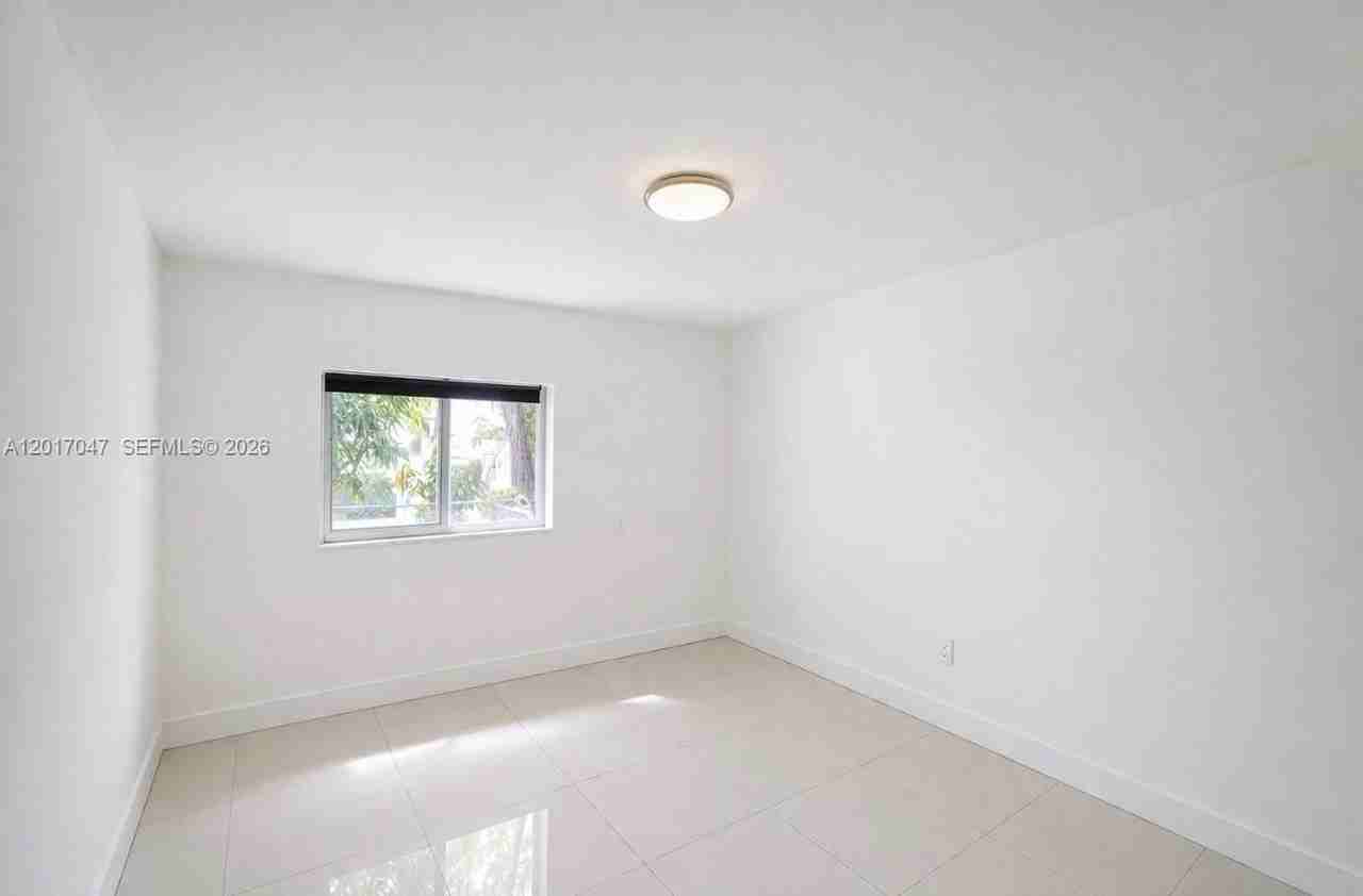 560 Ne 67th St #1 - Photo 7 of 13