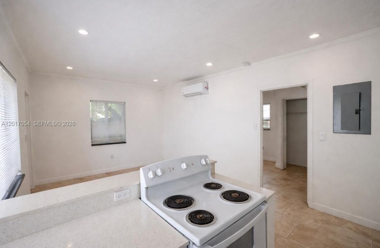 572 Ne 67th St #5 - Photo 2 of 11