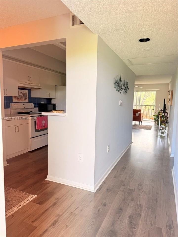 571 Sw 142nd Ave #311O - Photo 7 of 23