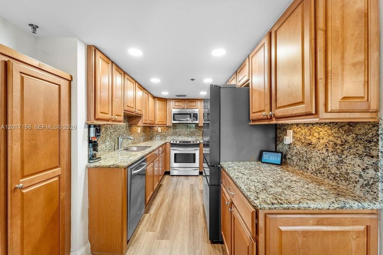 364 Golfview Rd #505 - Photo 6 of 22