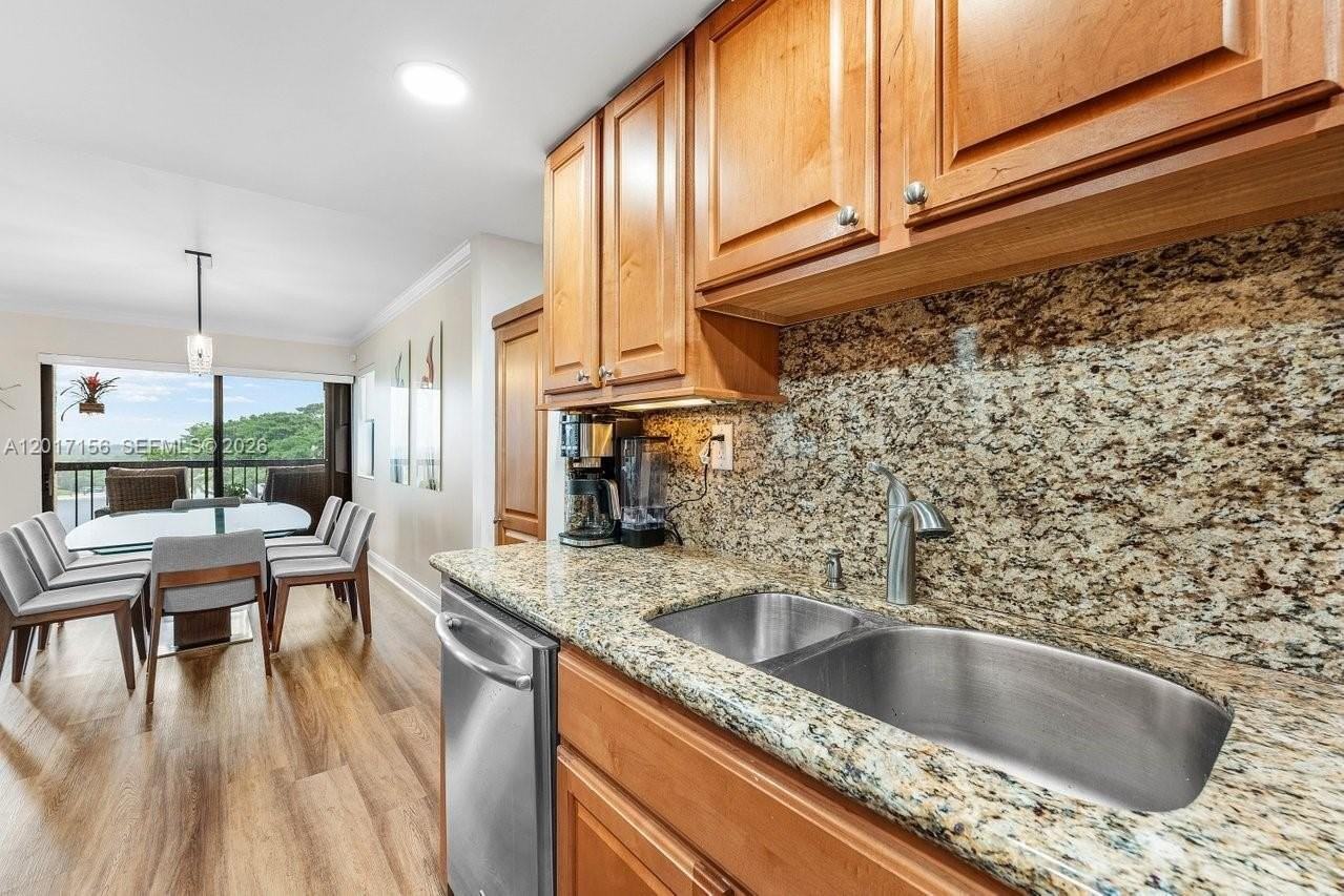 364 Golfview Rd #505 - Photo 7 of 22