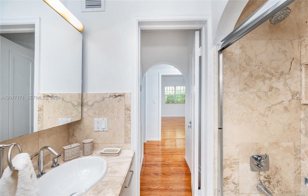 32 Calabria Ave #1 - Photo 3 of 24