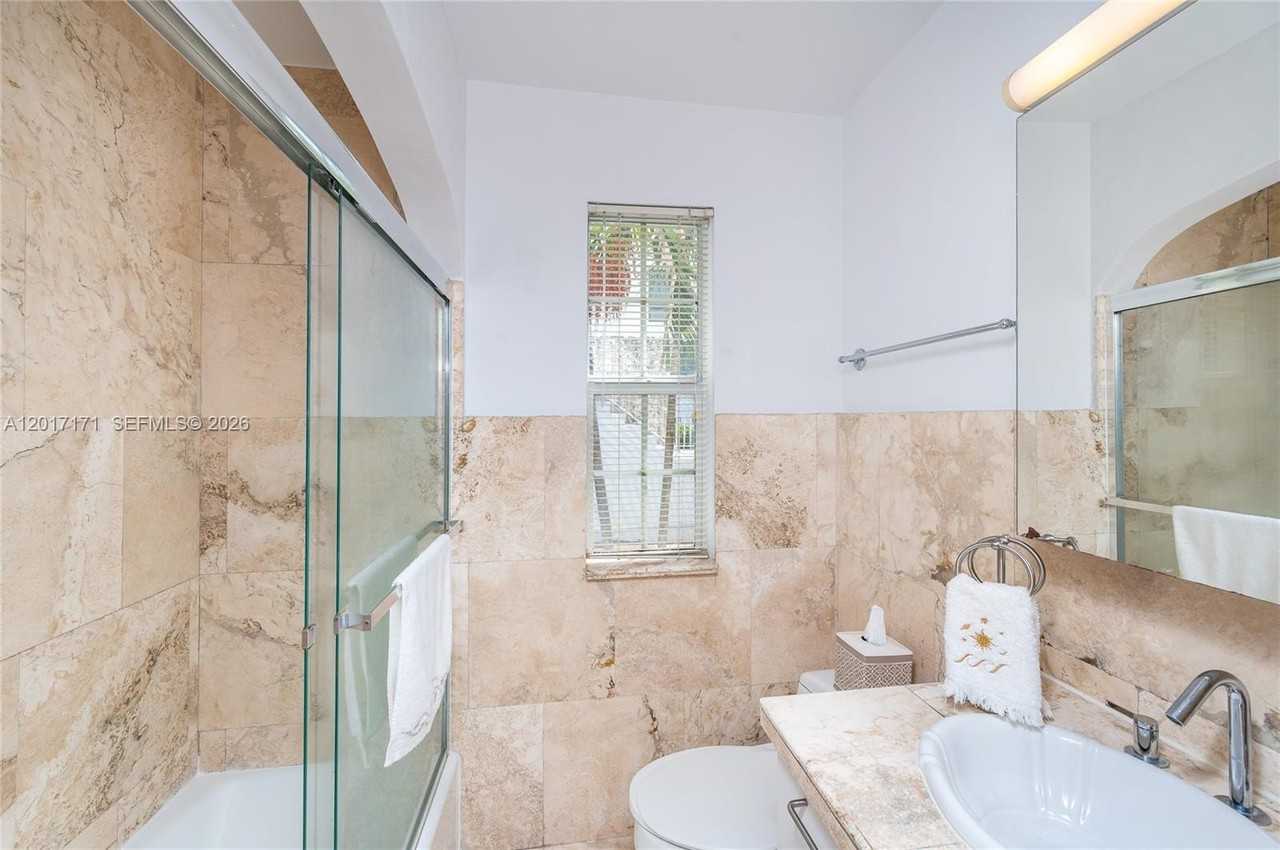 32 Calabria Ave #1 - Photo 4 of 24
