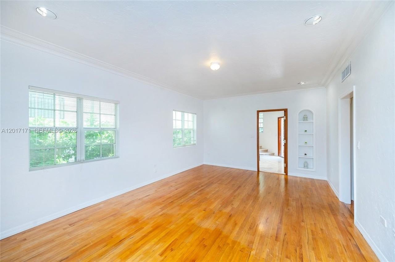 32 Calabria Ave #1 - Photo 5 of 24