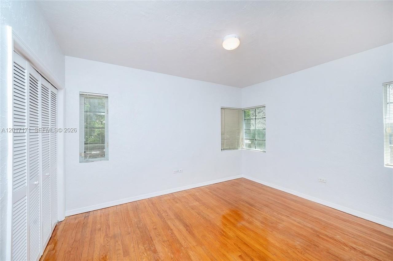 32 Calabria Ave #1 - Photo 6 of 24