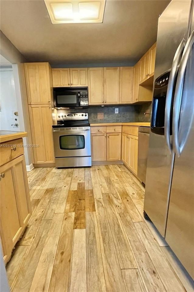 2751 Taft St #107 - Photo 5 of 17
