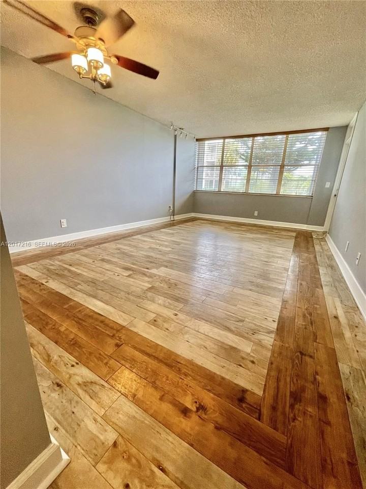 2751 Taft St #107 - Photo 6 of 17