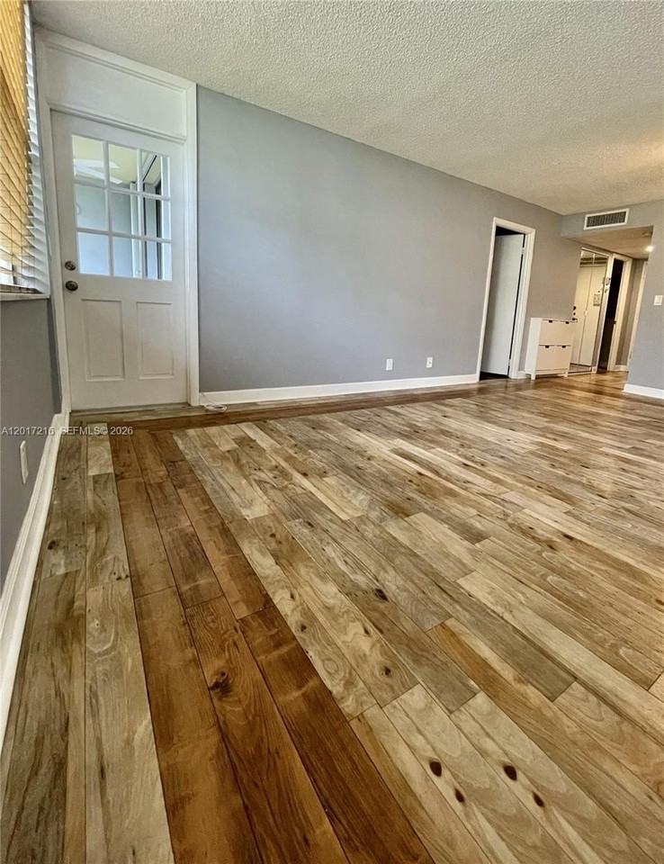2751 Taft St #107 - Photo 7 of 17