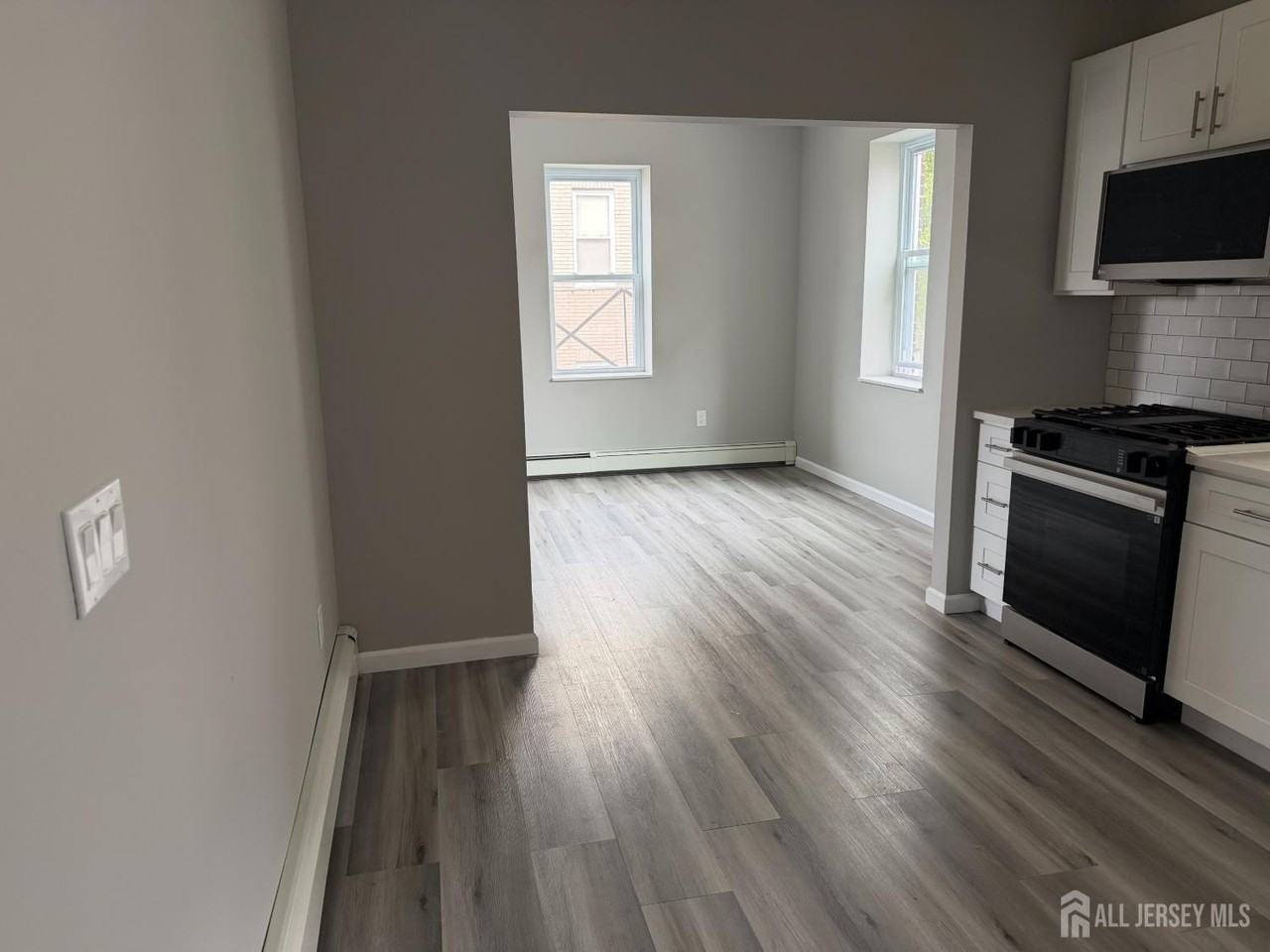 346 Market St - Photo 5 of 7