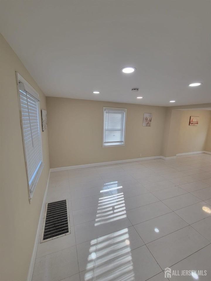 333 Brinton Ave - Photo 4 of 9