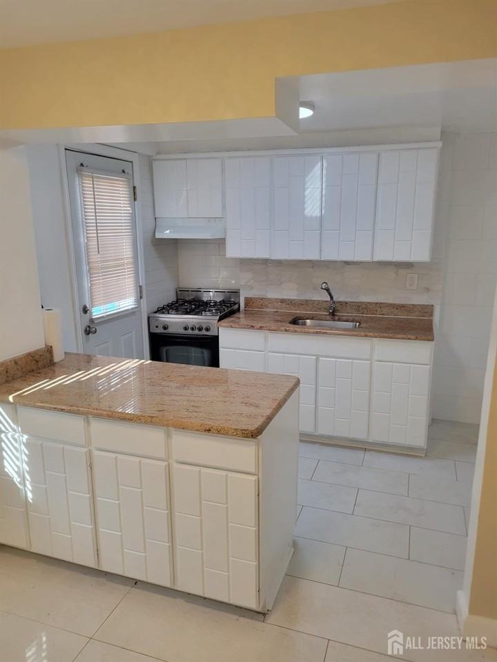 333 Brinton Ave - Photo 5 of 9