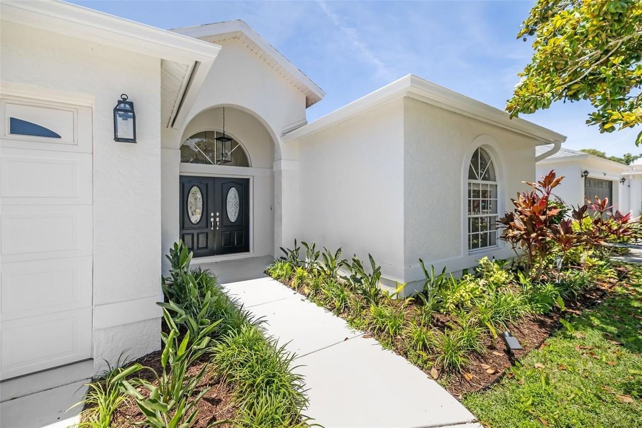 5370 Matthew Ct - Photo 4 of 40