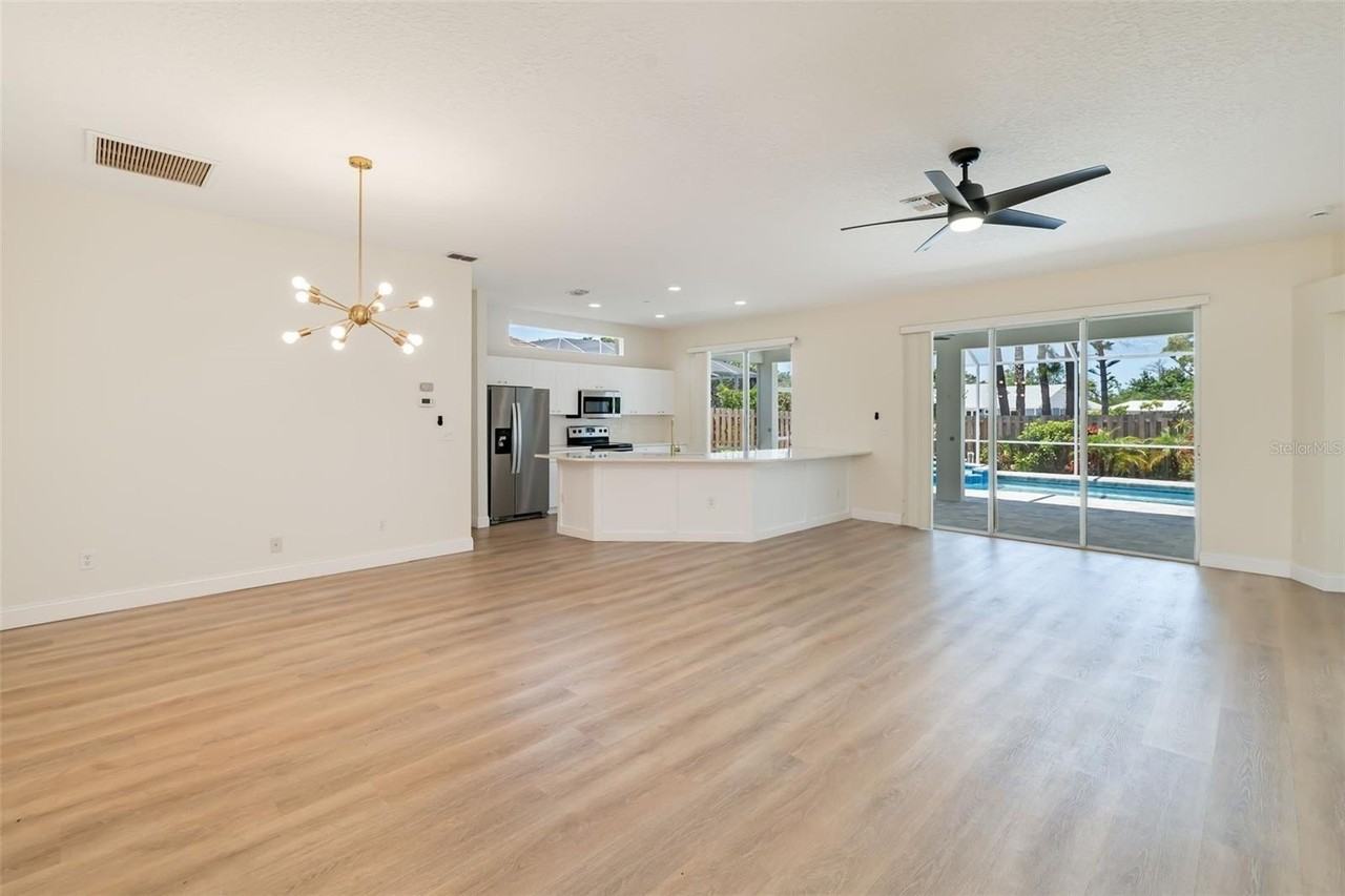 5370 Matthew Ct - Photo 5 of 40