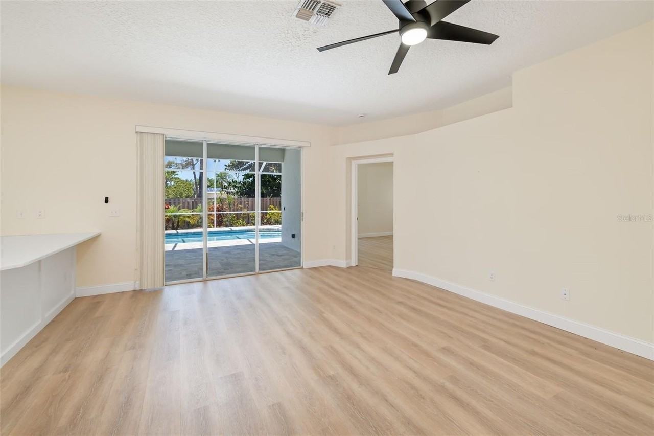 5370 Matthew Ct - Photo 6 of 40