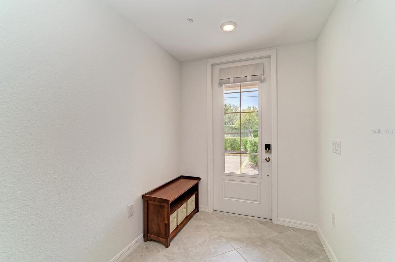 5687 N Honore Ave #411 - Photo 3 of 25