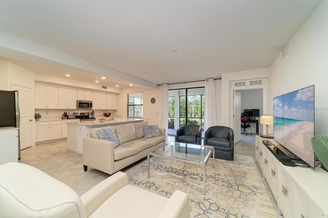 5687 N Honore Ave #411 - Photo 4 of 25