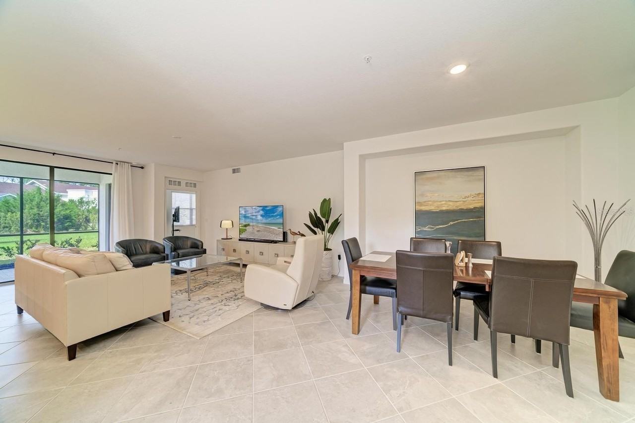 5687 N Honore Ave #411 - Photo 6 of 25