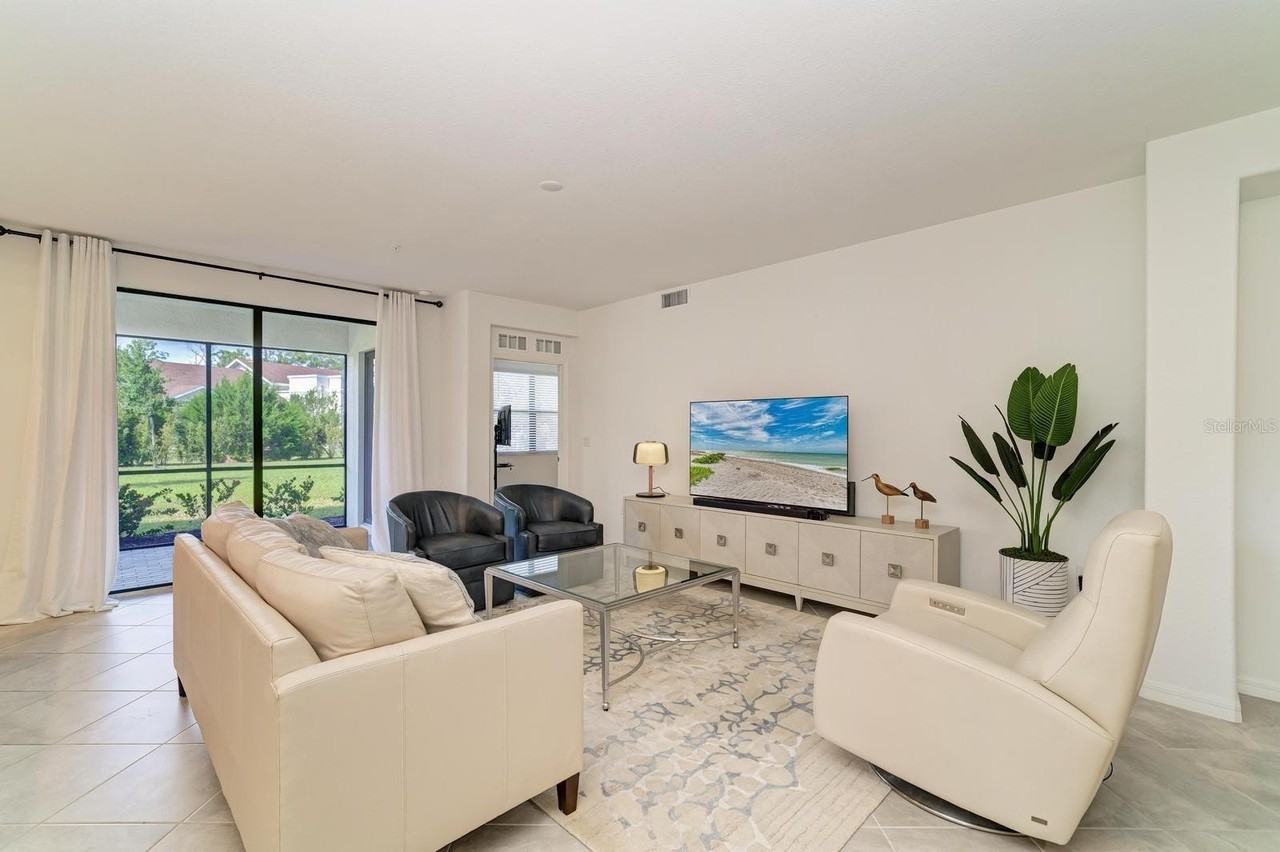 5687 N Honore Ave #411 - Photo 7 of 25