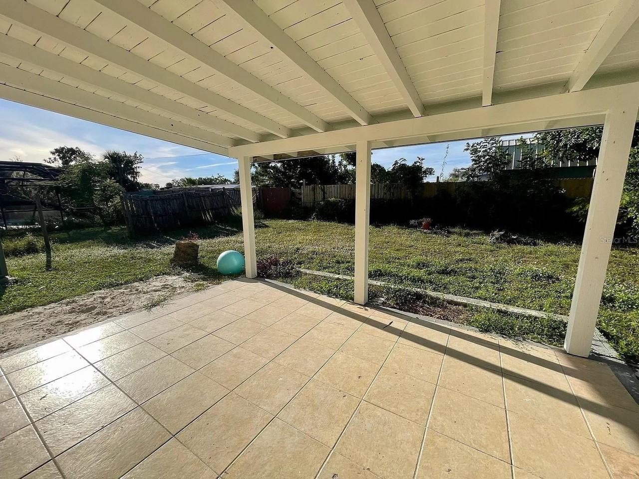22086 Beverly Ave - Photo 3 of 20