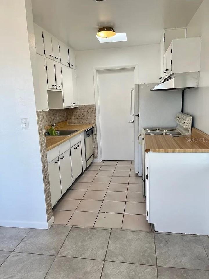 22086 Beverly Ave - Photo 6 of 20