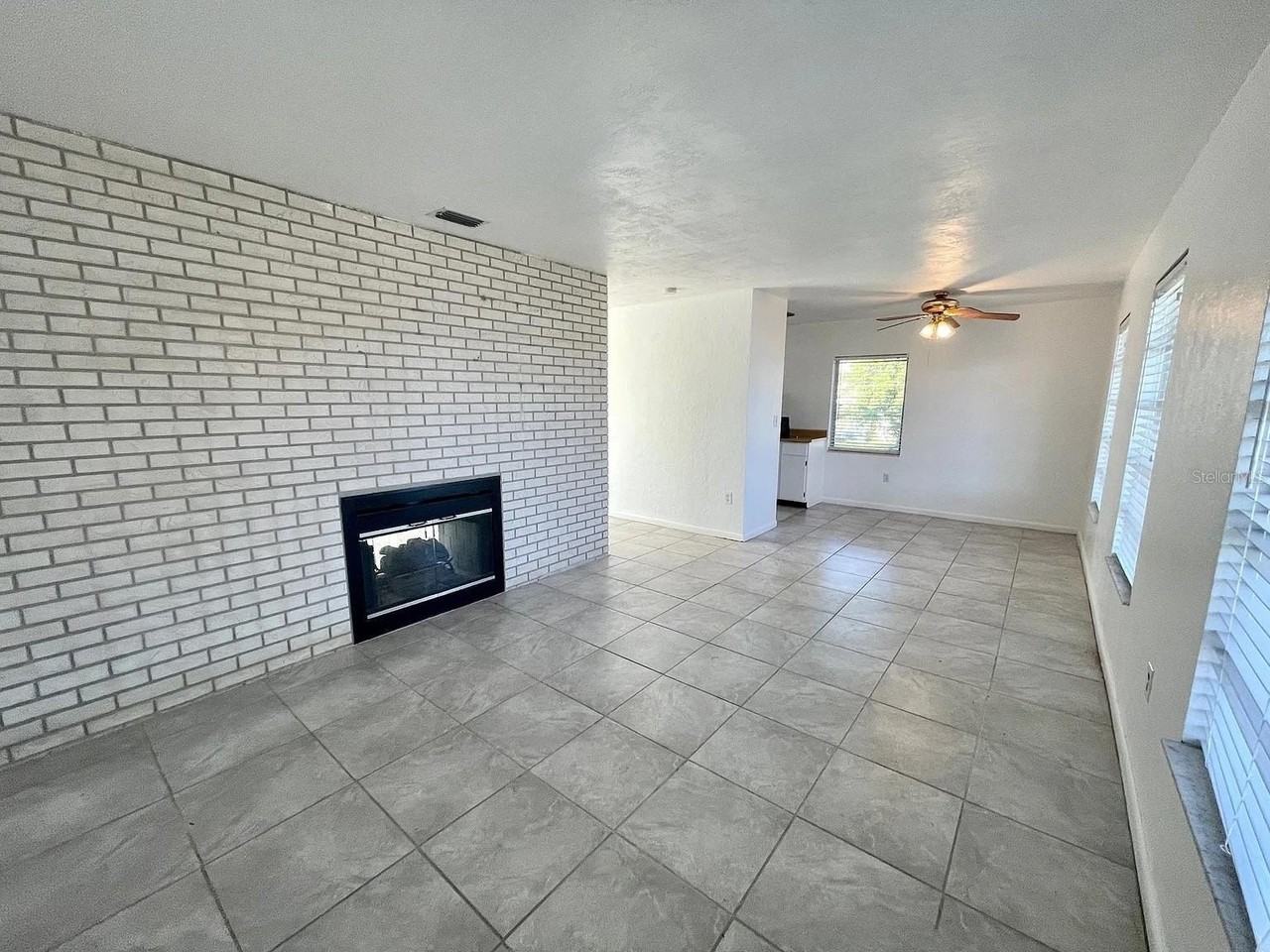 22086 Beverly Ave - Photo 7 of 20