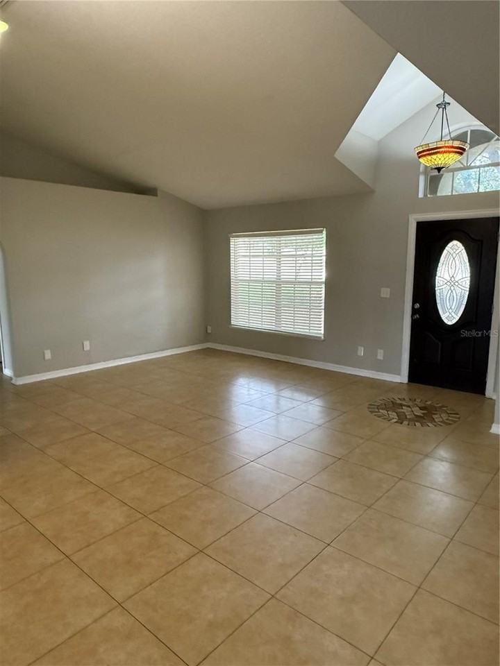 17802 Jefferson St - Photo 3 of 29