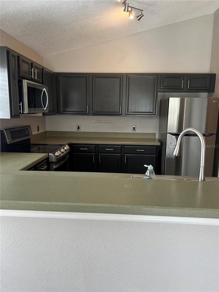 7926 Magnolia Bend Ct - Photo 3 of 12