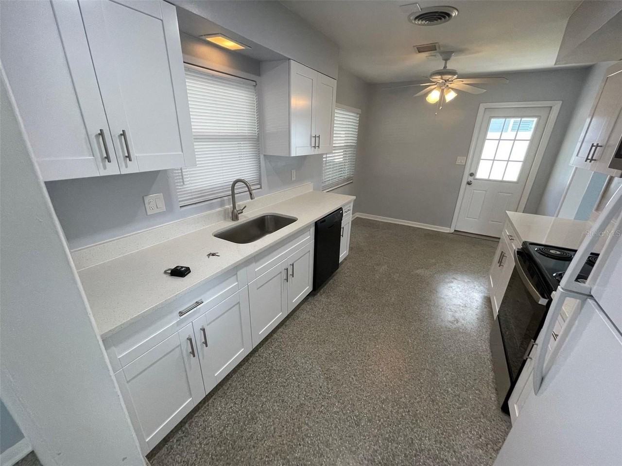 520 Seneca Trl - Photo 2 of 25