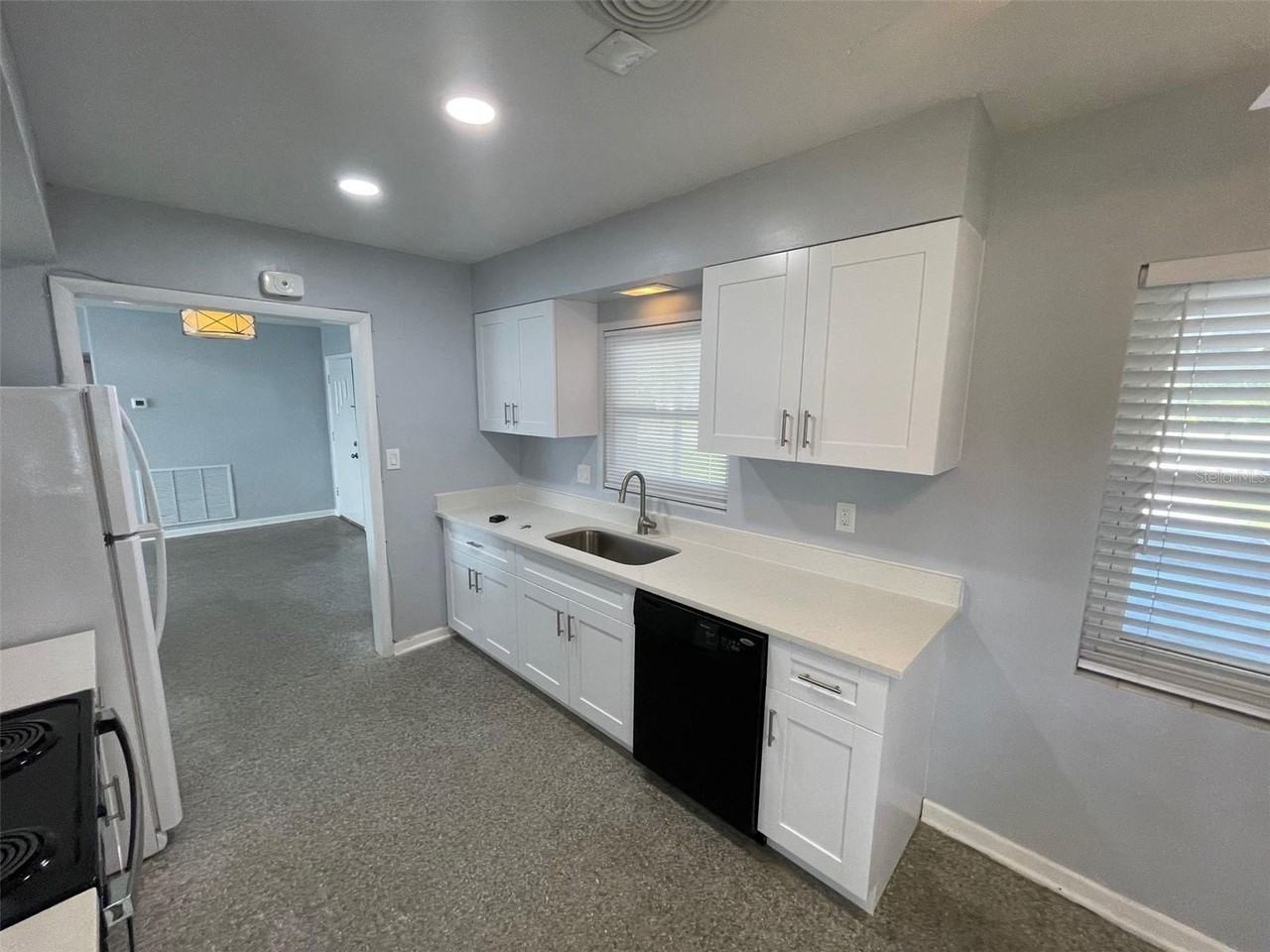 520 Seneca Trl - Photo 4 of 25