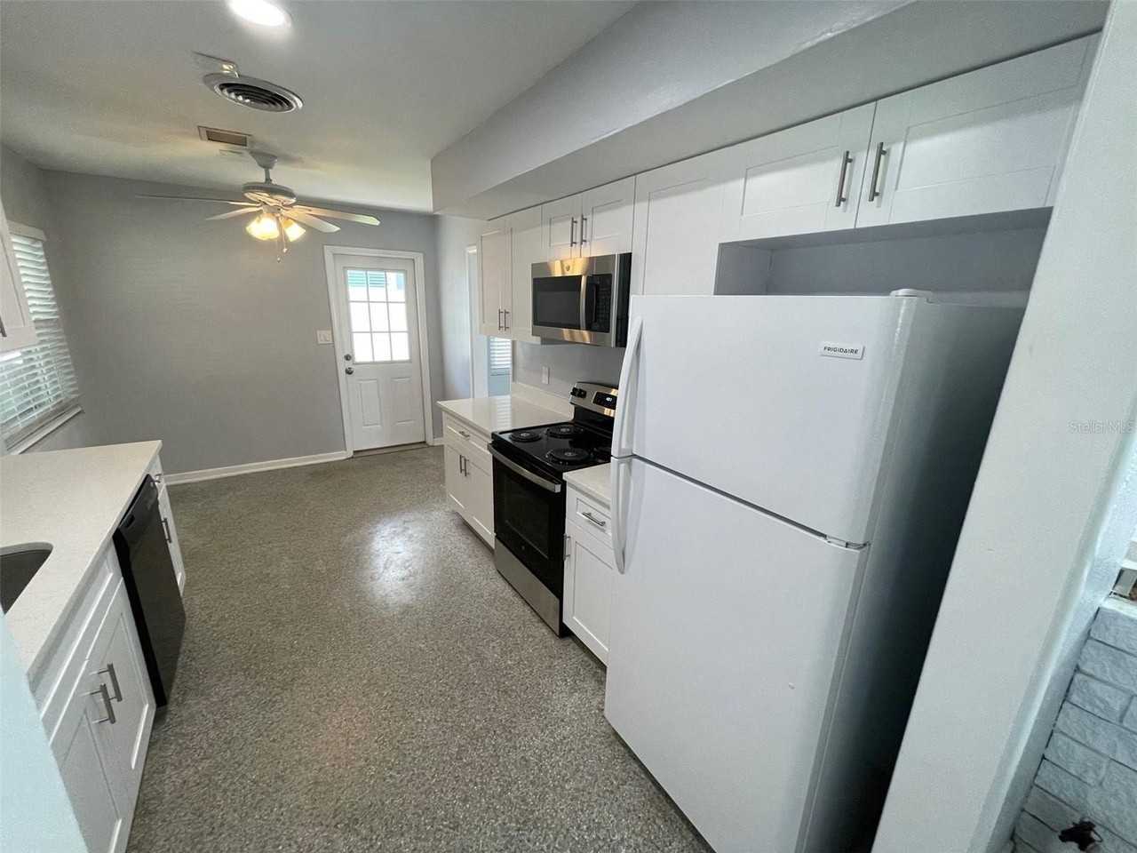 520 Seneca Trl - Photo 7 of 25