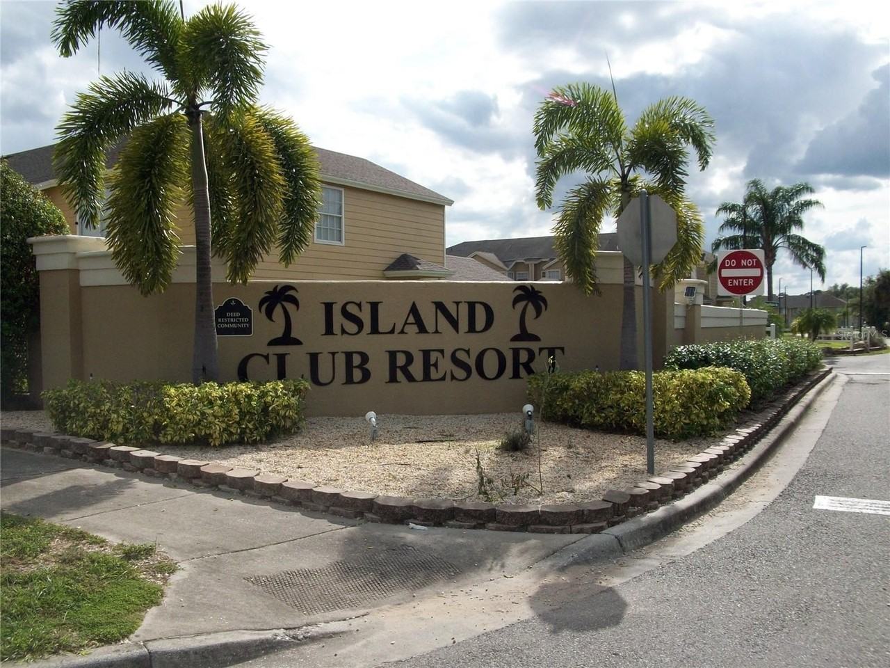 511 Coconut Palm Way - Photo 2 of 22