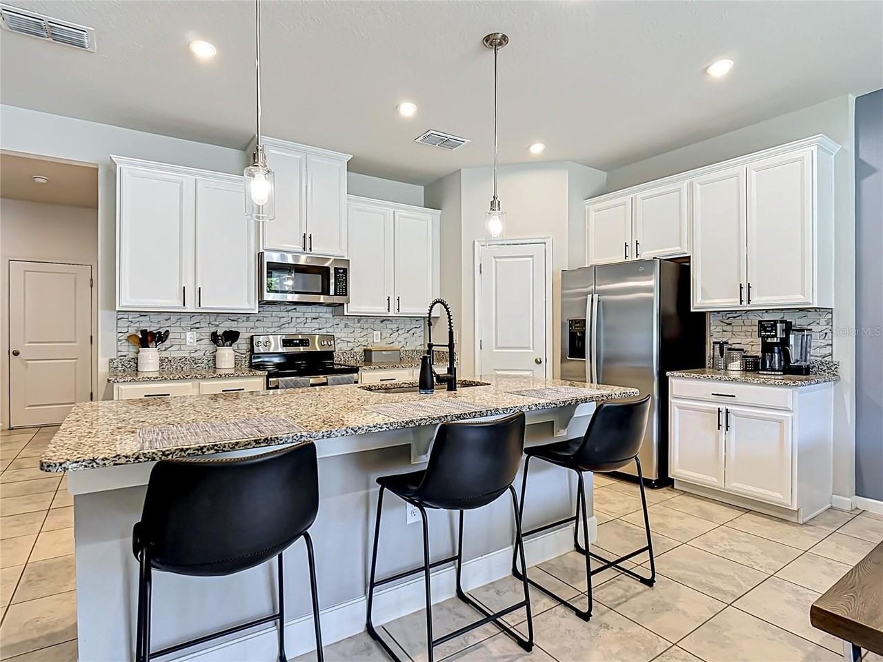 2940 Slough Creek Dr - Photo 4 of 18