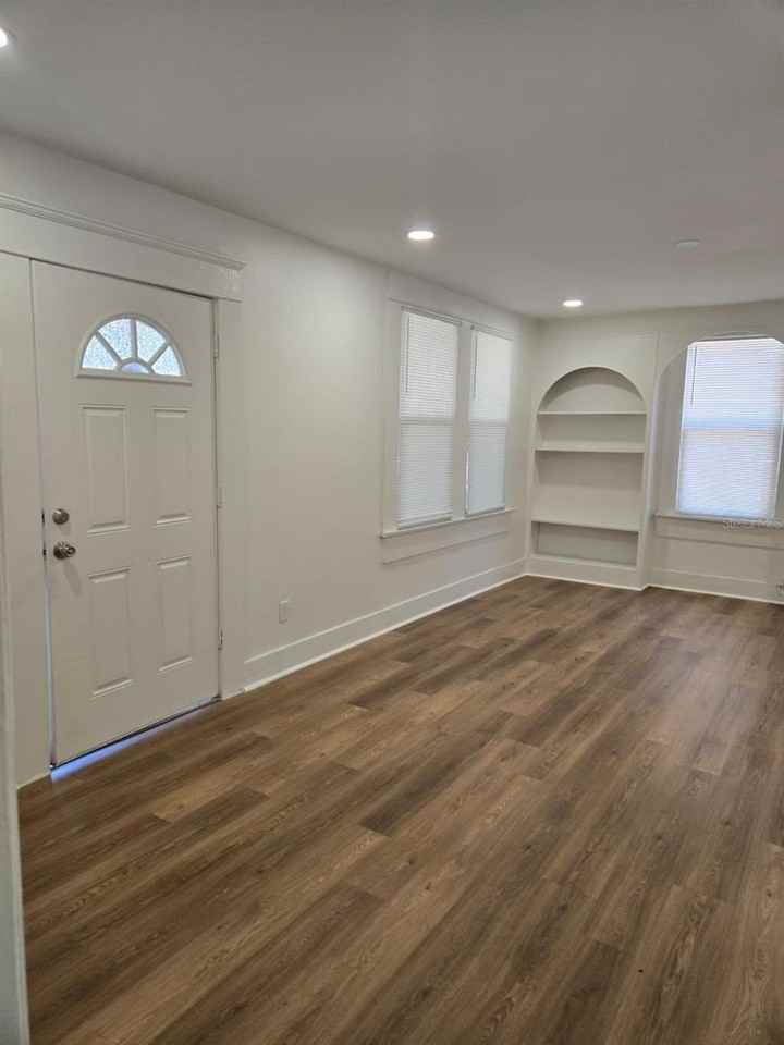 709 E James St - Photo 3 of 11