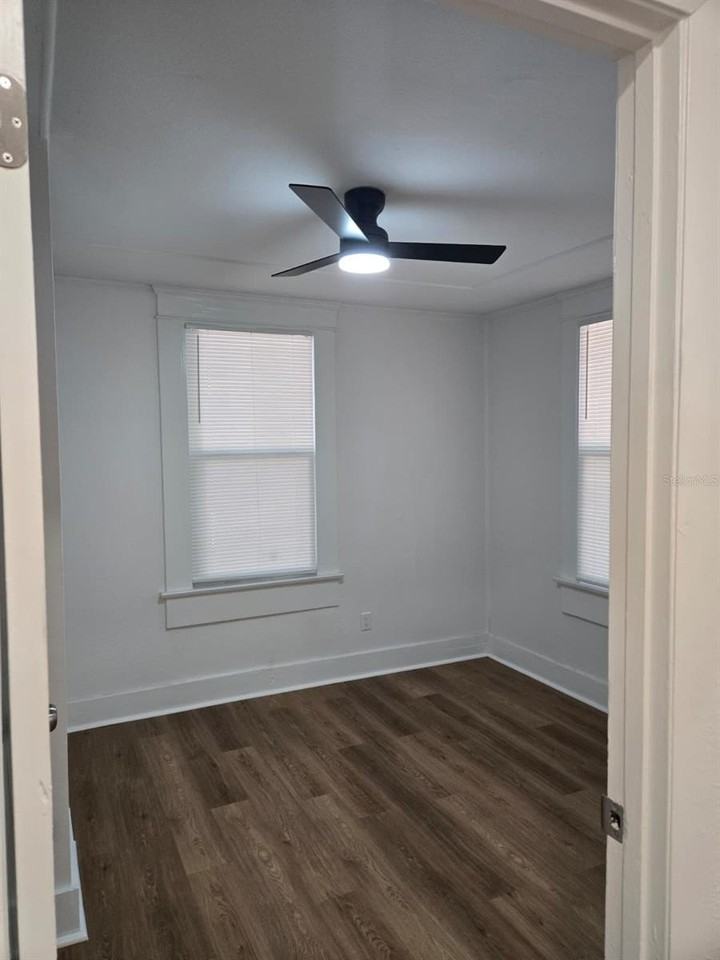 709 E James St - Photo 7 of 11