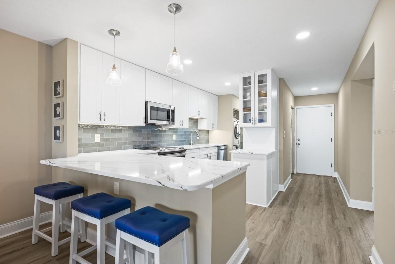 821 Bahia Del Sol Dr #B - Photo 4 of 36