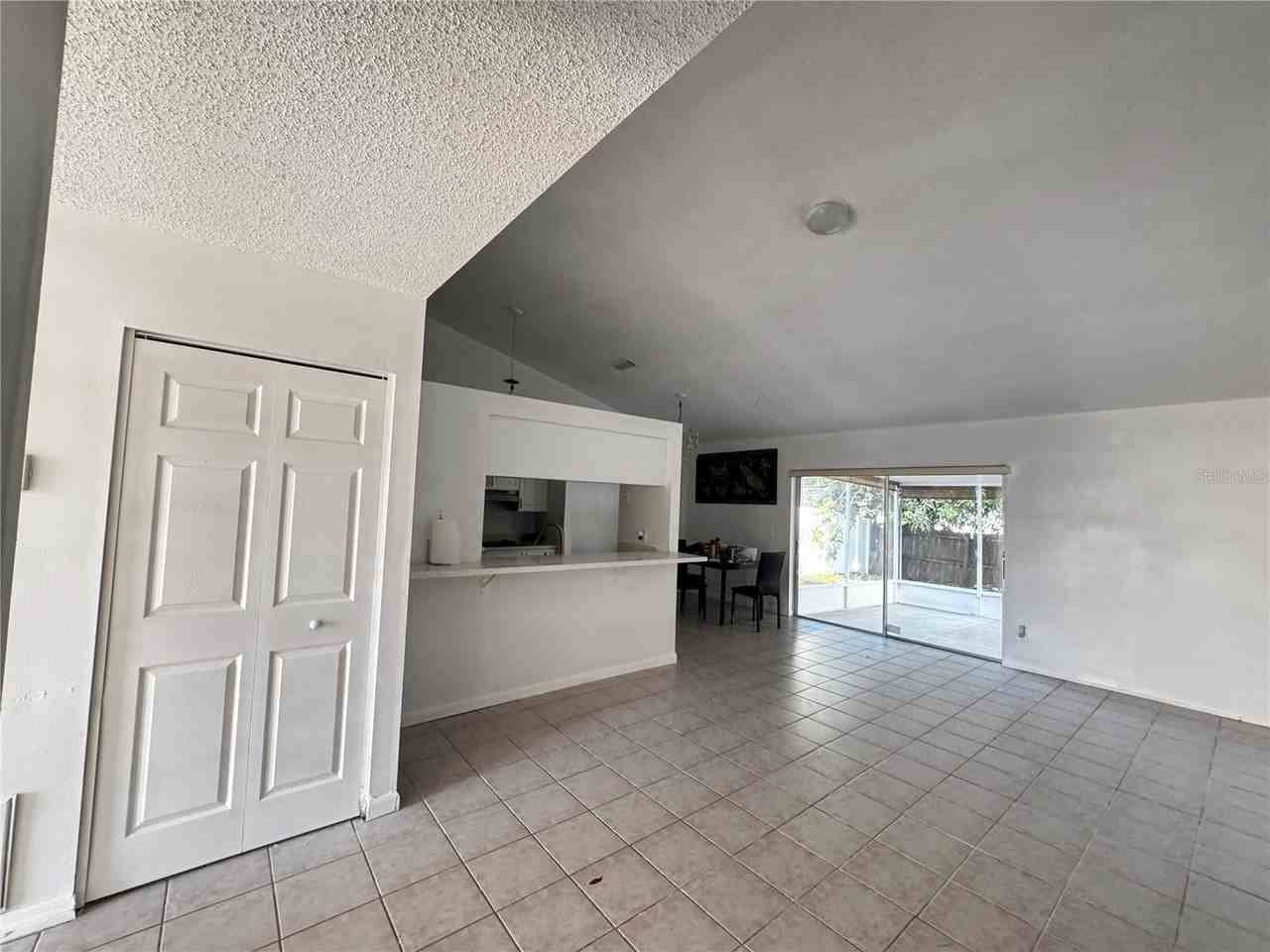9213 Camino Villa Blvd - Photo 3 of 15