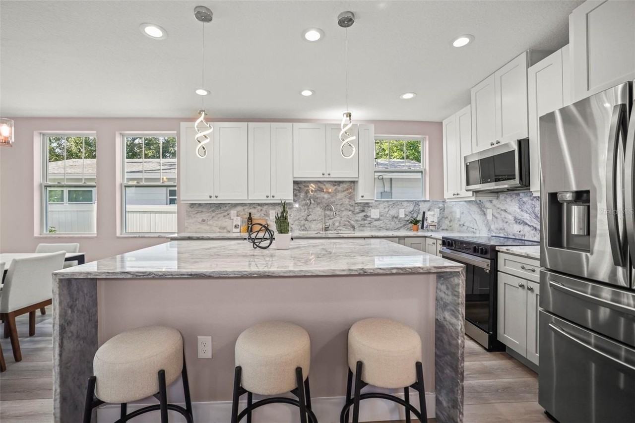 3259 Emerson Ave S - Photo 6 of 13