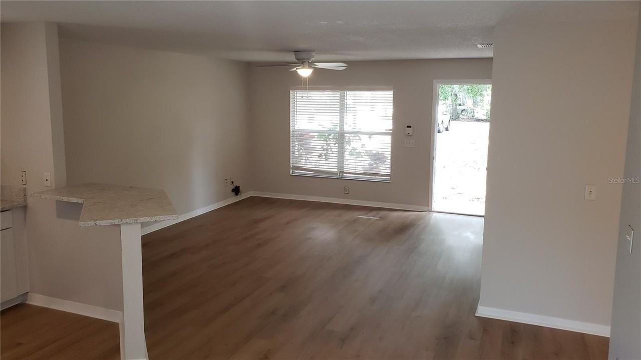 10608 N 50th St - Photo 3 of 19