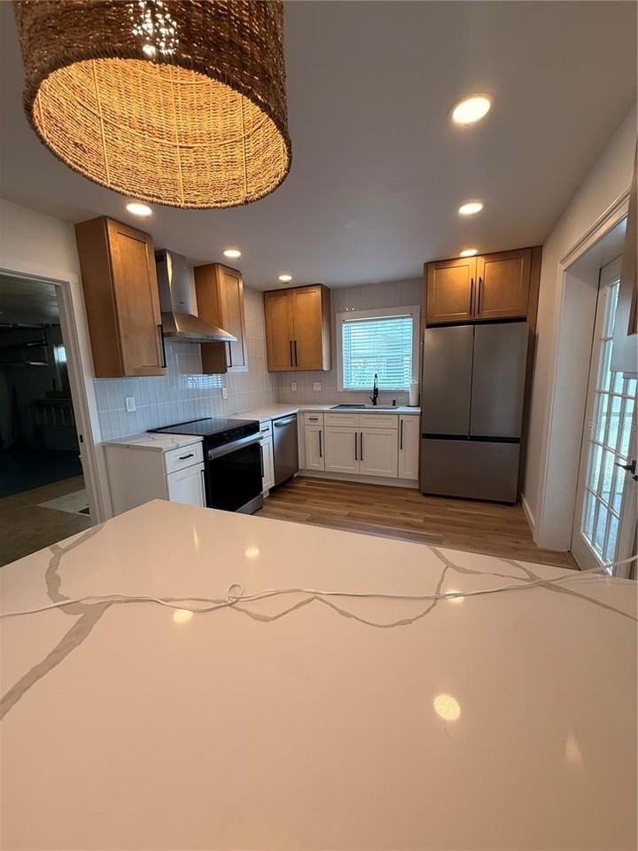 4227 Helena St Ne - Photo 3 of 15