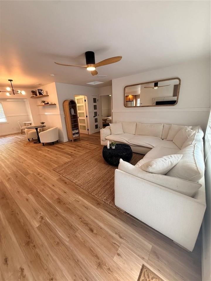 4227 Helena St Ne - Photo 4 of 15