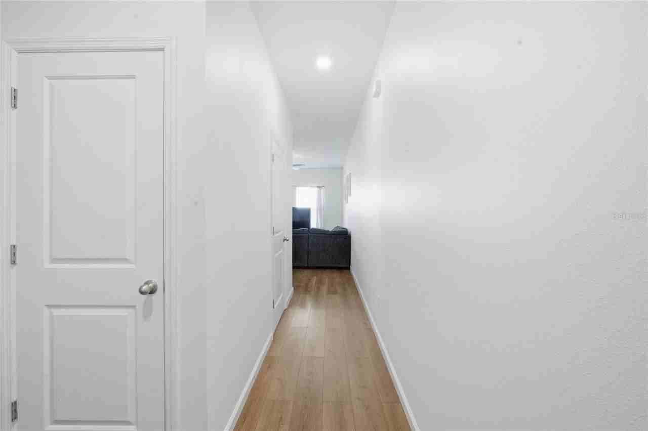 831 Sunlit Coral St - Photo 3 of 29