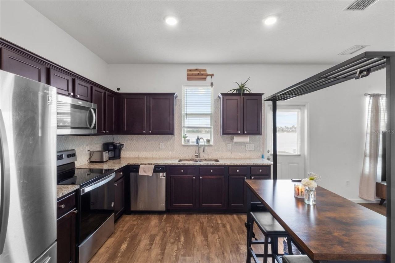 831 Sunlit Coral St - Photo 7 of 29