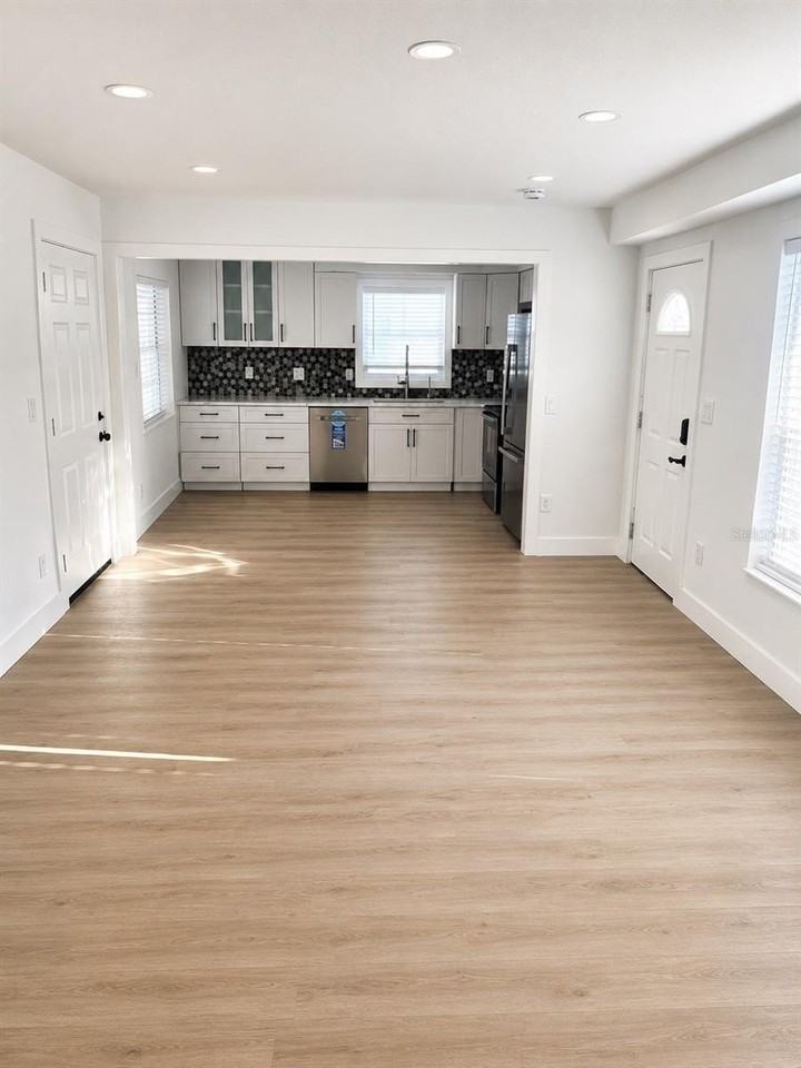 4011 Helena St Ne - Photo 2 of 4