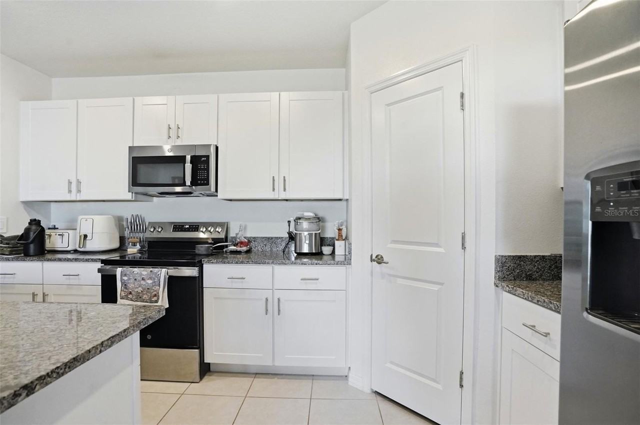 13712 Newbridge St - Photo 6 of 25