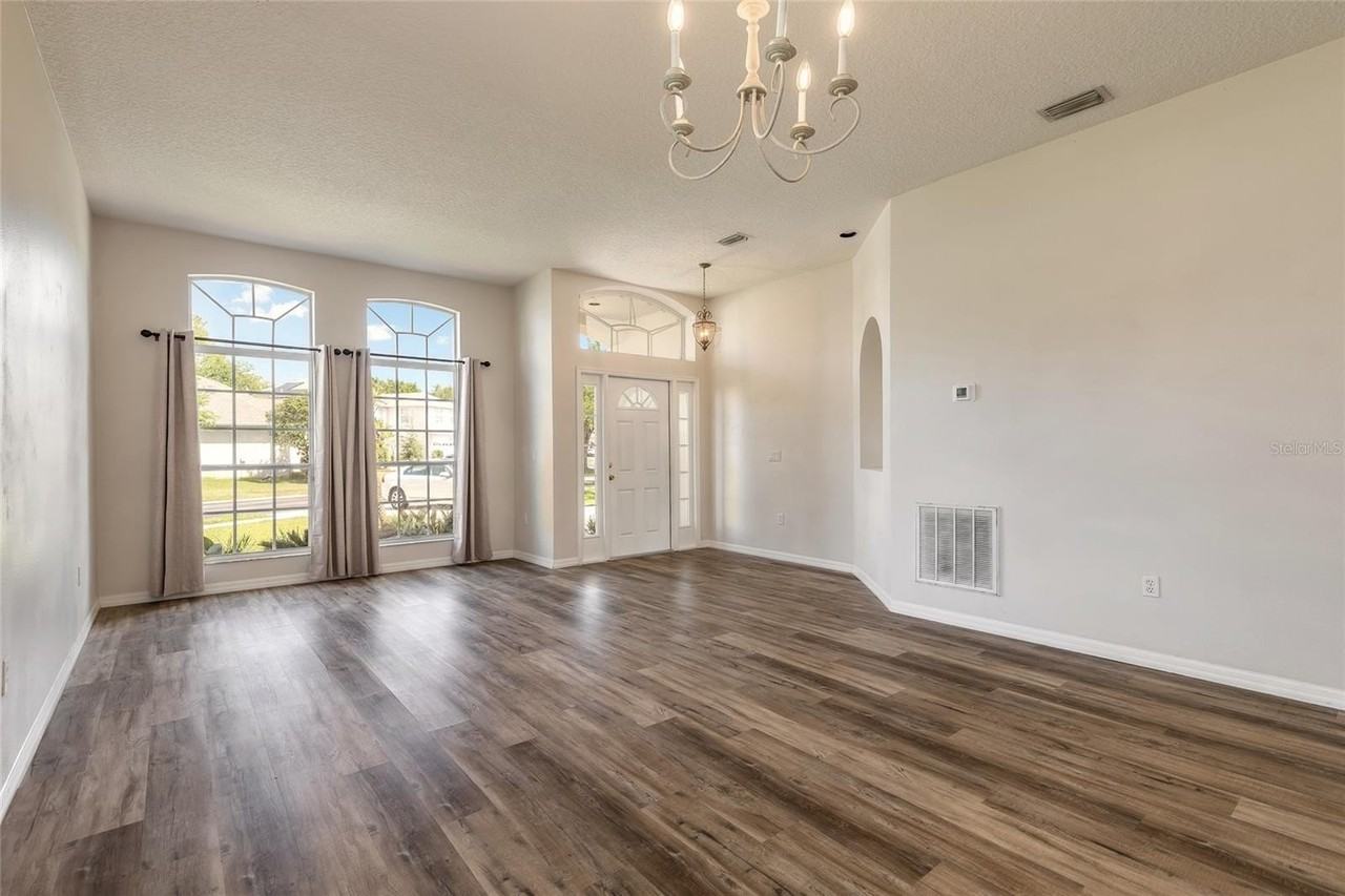 122 Spring Glen Dr - Photo 3 of 8